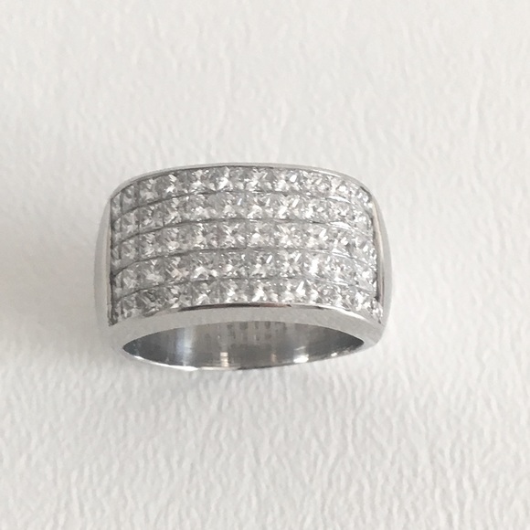 LADIES PLATINUM DIAMOND RING - Picture 11 of 12